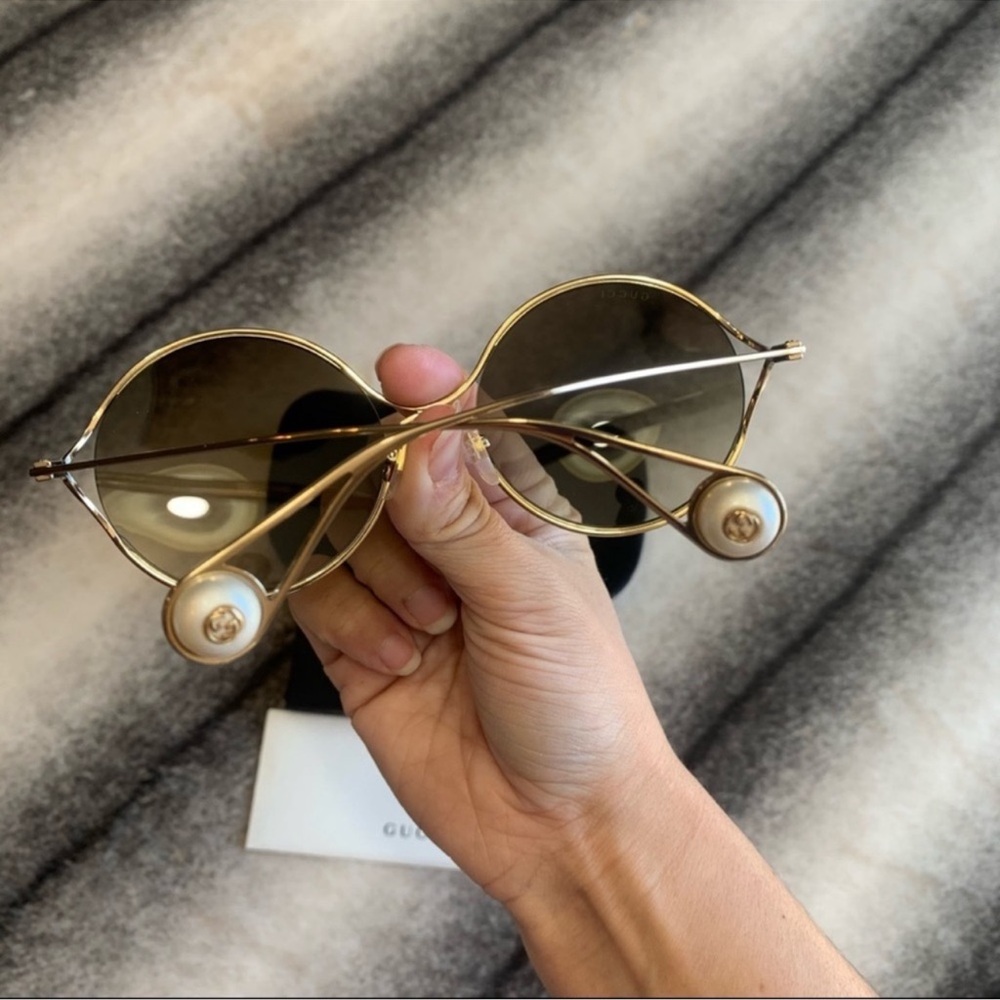Gucci Round Pearl GG0253S Sunglasses - Picture 5 of 7